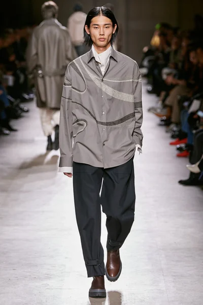 Look 17